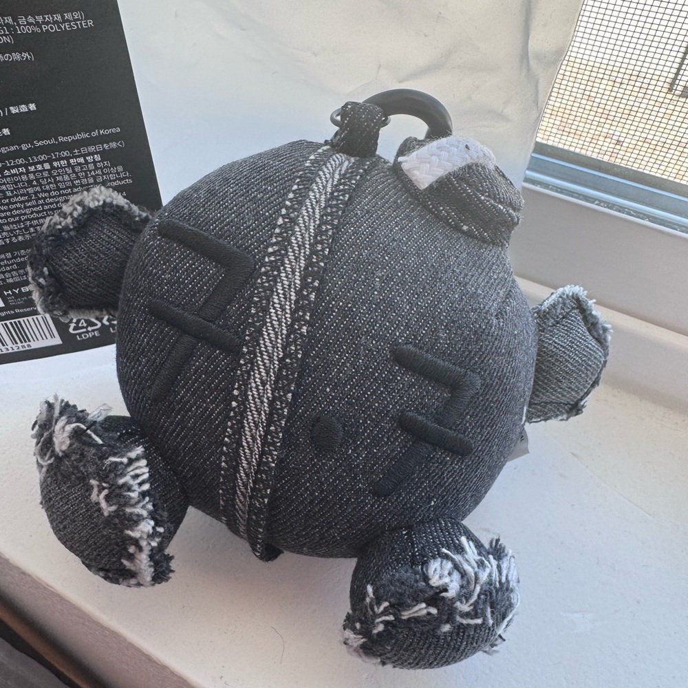 BTS plush bomb keyring - Picture 2 of 4